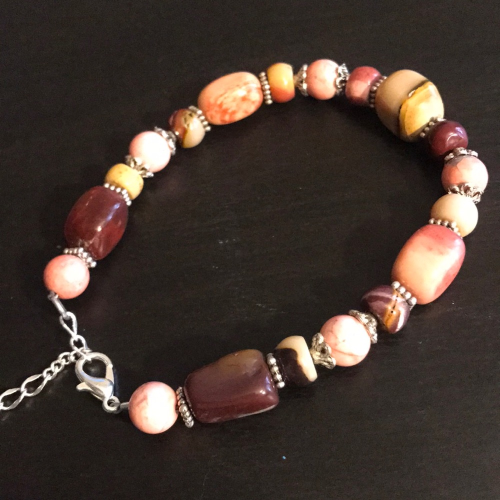 Handcrafted gorgeous moakite bracelet - Picture 4 of 4